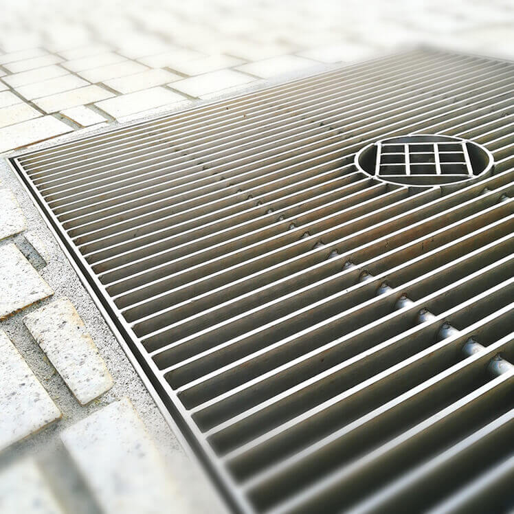 屋外（排水溝）